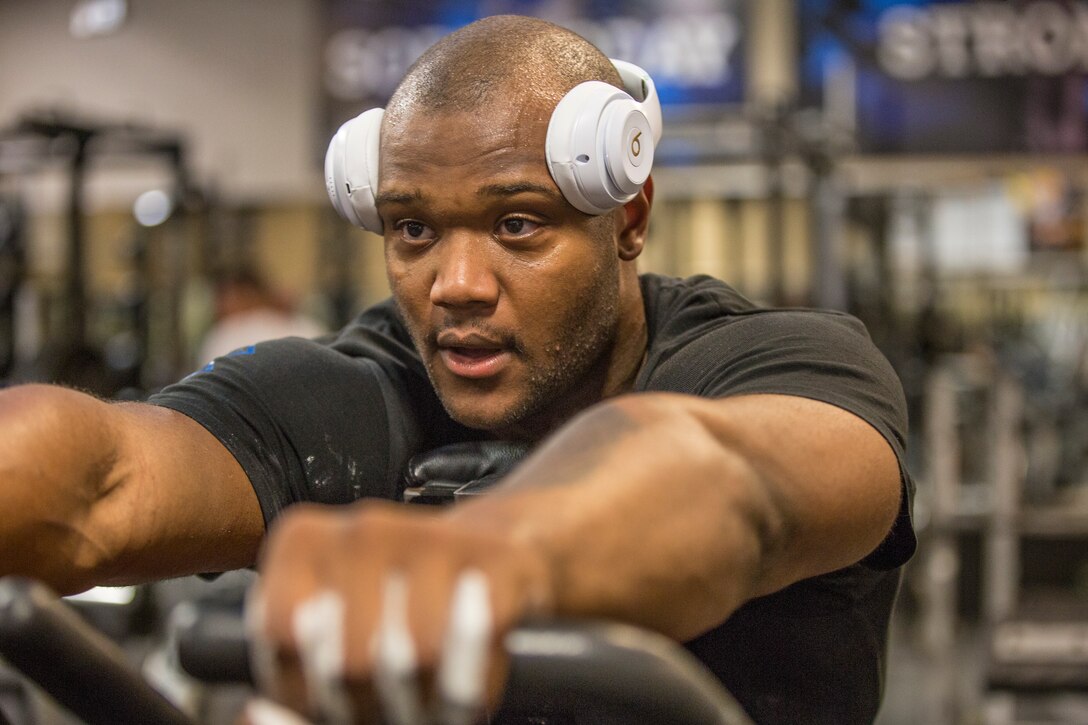 U.S. Marine Corps Cpl. Markeith Hunt, an aircraft maintenance administration specialist assigned to Marine Unmanned Aerial Vehicle Squadron (VMU) 1, physically trains during his free time at the Marine Corps Air Station (MCAS) Yuma Gym, July 8, 2019. The station gym is open 24 hours and is available for all service members and their families. (U.S. Marine Corps photo by Cpl. Sabrina Candiaflores)