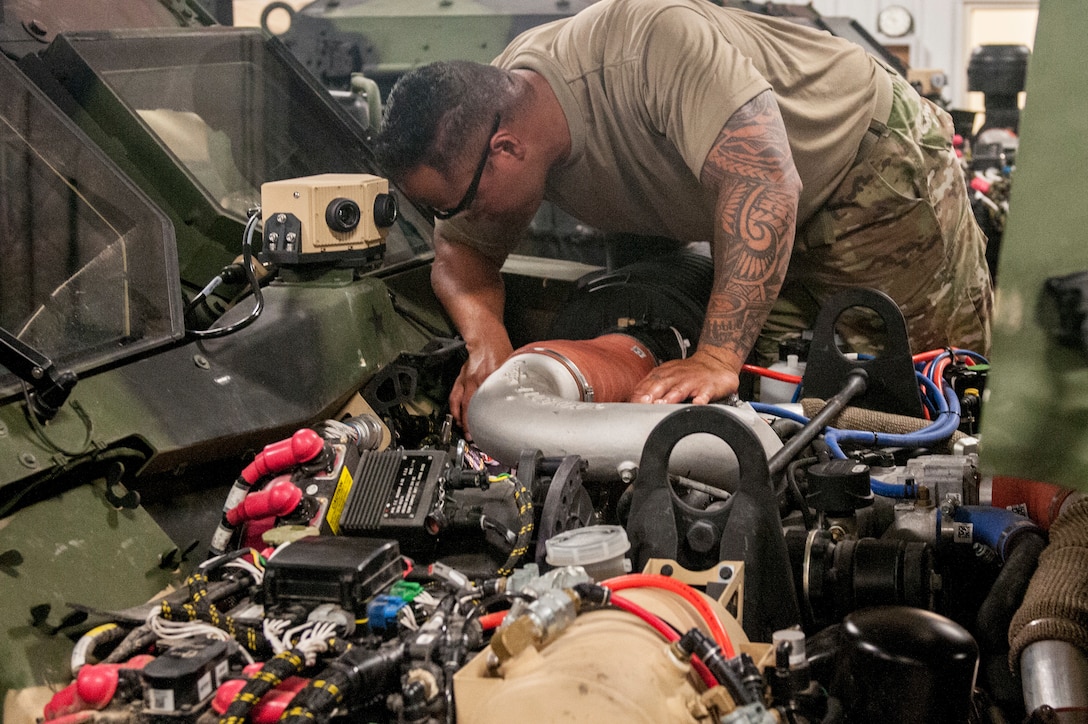 Army Reserve instructor combines passion, knowledge into maintenance training