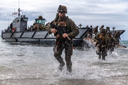 U.S. Marines Complete Simulated Combined Amphibious Assault, Reconnaissance Raid in Bowen, Australia