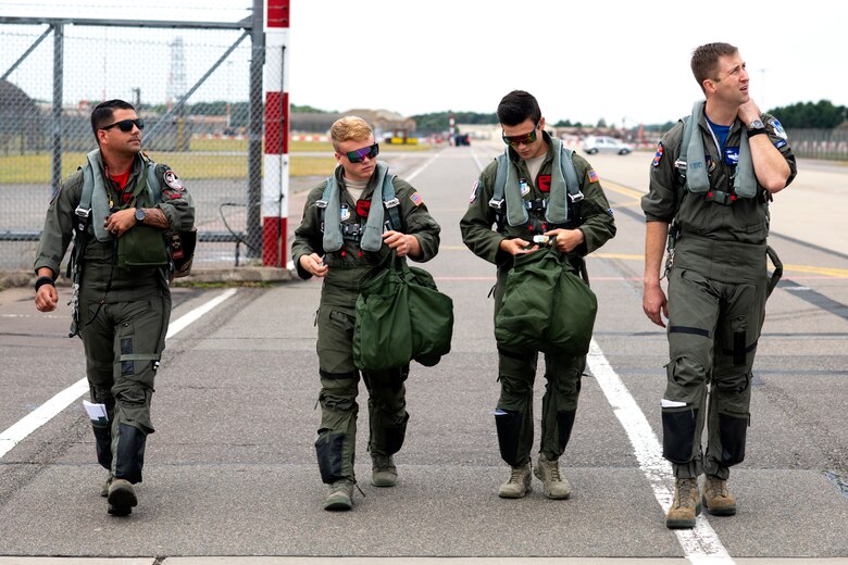 48th Fighter Wing pilots and U.S. Air Force Academy cadets walk down the ramp prior to a familiarization flight at Royal Air Force Lakenheath, England, July 26. The cadets are participating in “Operation Air Force,” a two-week program in which they are able to see and experience the Air Force mission being accomplished first-hand. (U.S. Air Force photo by Senior Airman Malcolm Mayfield)