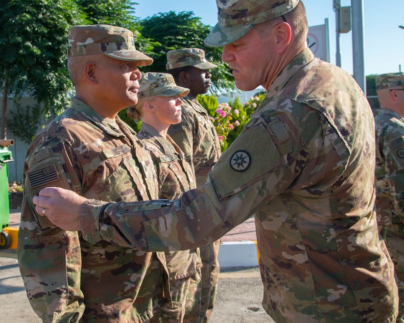 Reserve Soldiers don new right-shoulder insignia