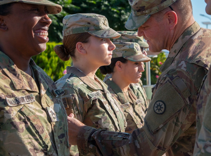 Reserve Soldiers don new right-shoulder insignia