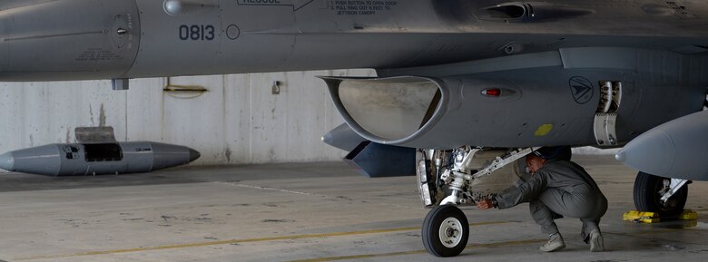 52nd Fighter Wing personnel conduct scramble training in preparation for Icelandic Air Surveillance mission certification