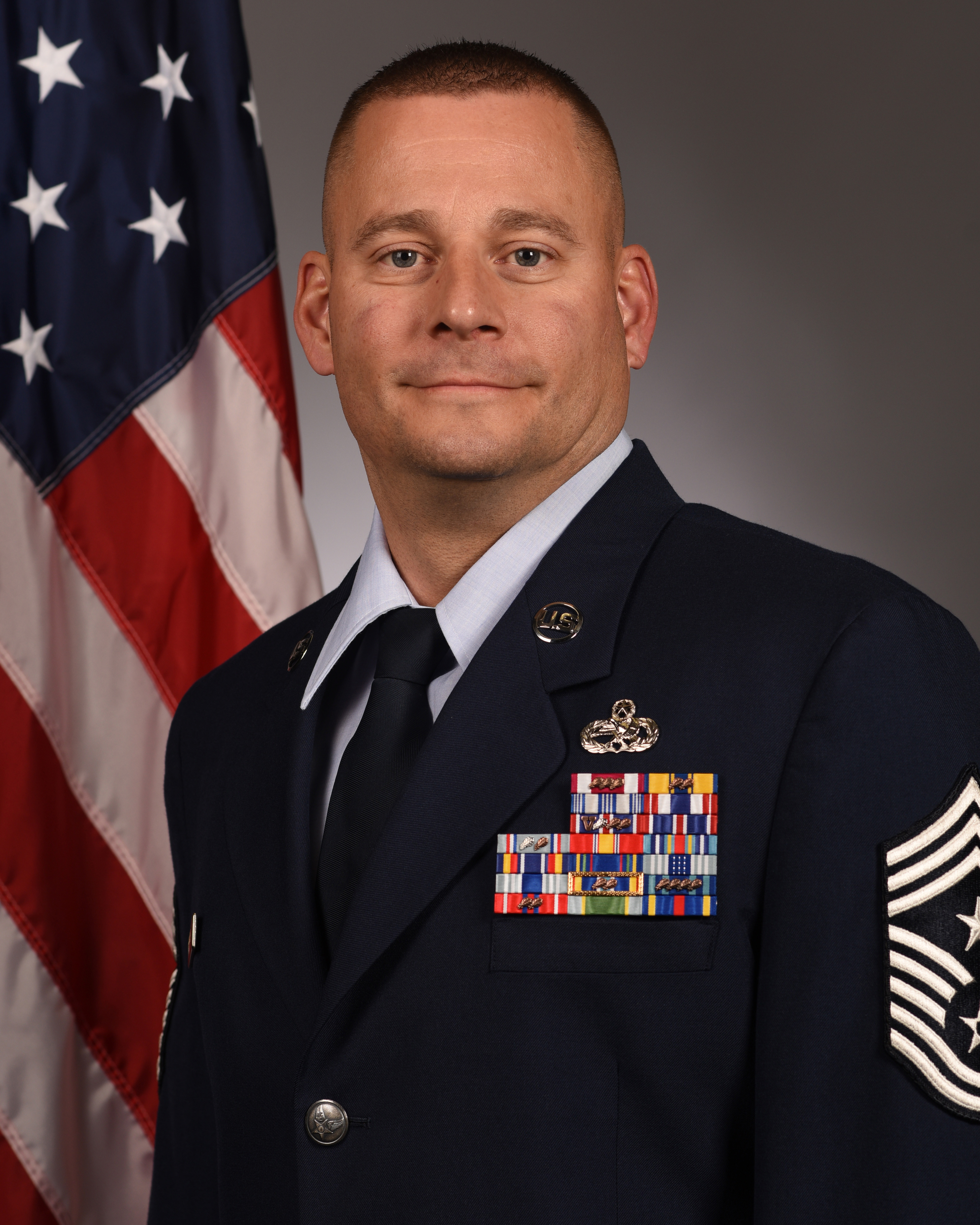 Command master. Мастер-сержант Джон Хейл. Мастер сержант армии США ВВС. Мастер-сержант Джон Кинли.