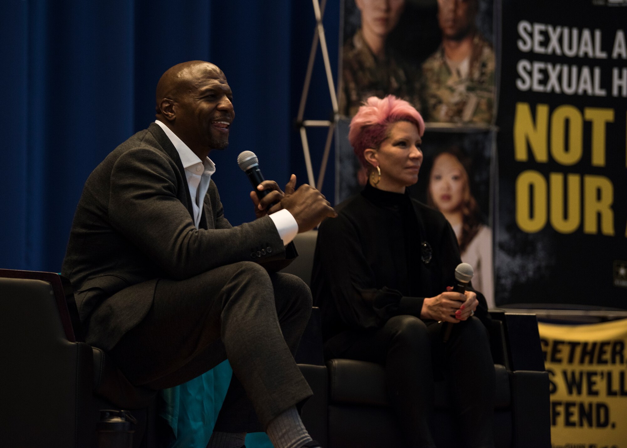 Terry Crews visits Osan AB Airmen, Soldiers