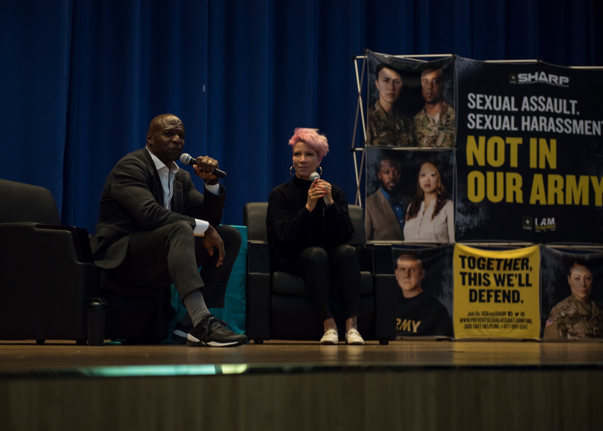 Terry Crews visits Osan AB Airmen, Soldiers