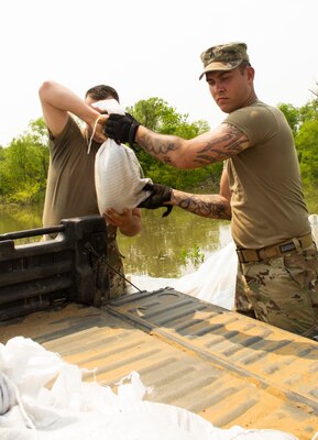 2nd Battalion, 123rd Field Artillery Regiment Soldiers construct sandbag structure along Winchester levee system