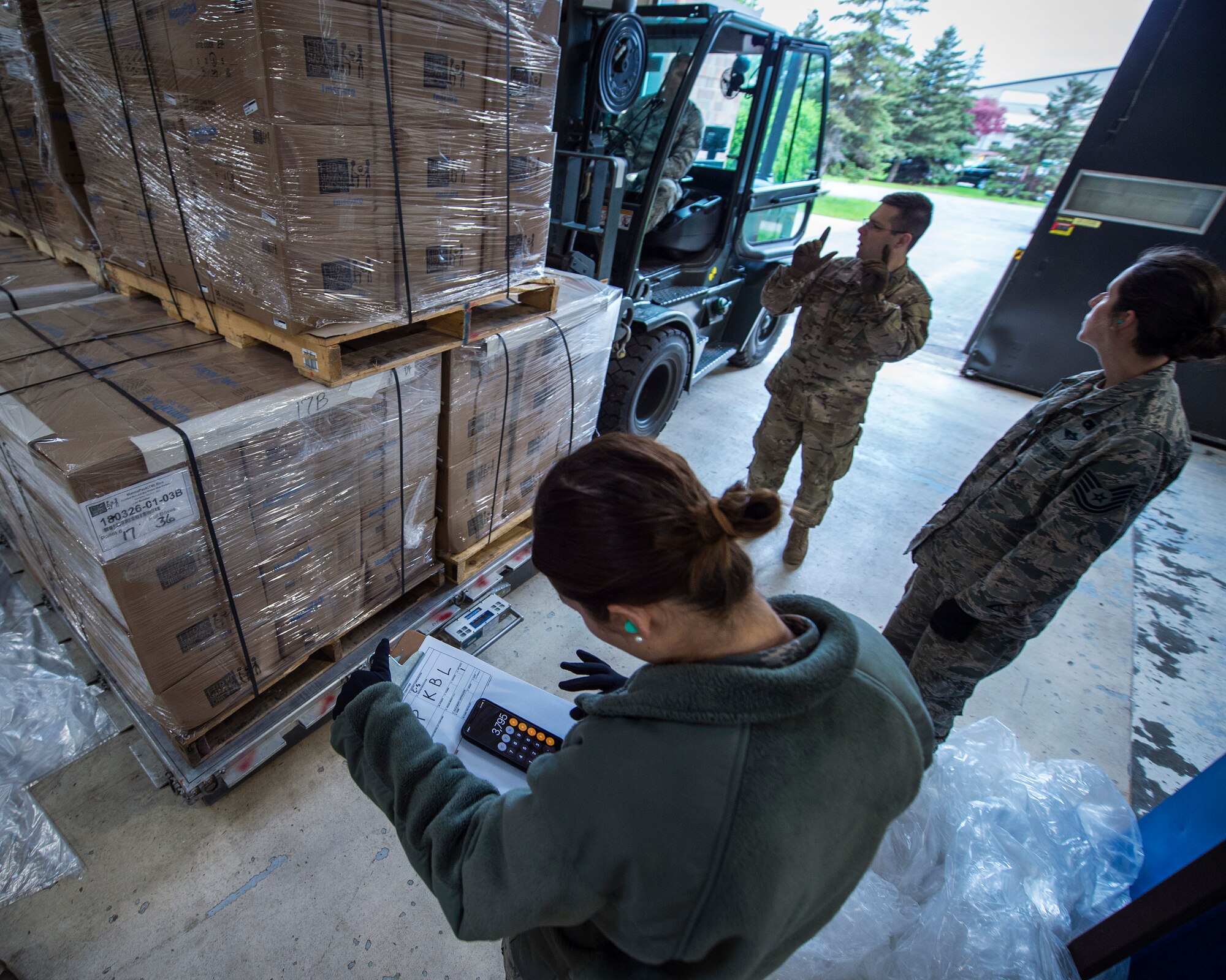 U.S. Air Force Airmen with the 133rd Small Air Terminal load boxes of food onto pallets in St. Paul, May 18, 2019.