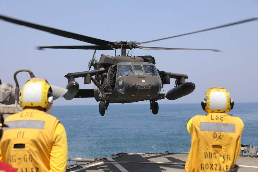 Deck Landing Qualifications In The Arabian Gulf > U.S. Army Central ...