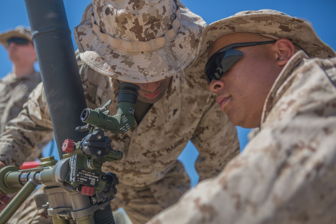 Reserve Marine mortarmen practice remedial drills during ITX 4-19