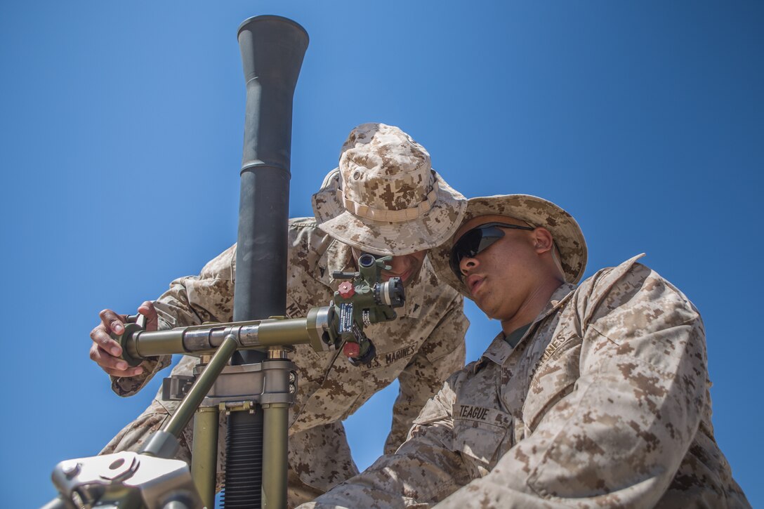 Reserve Marine mortarmen practice remedial drills during ITX 4-19