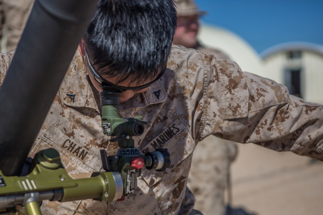 Reserve Marine mortarmen practice remedial drills during ITX 4-19