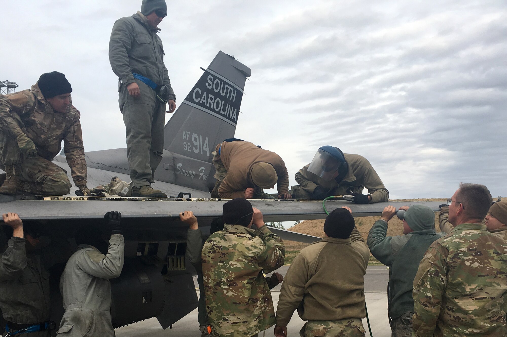 U.S. Air Force F-16 aircraft maintainers, assigned to the South Carolina Air National Guard’s 169th Fighter Wing