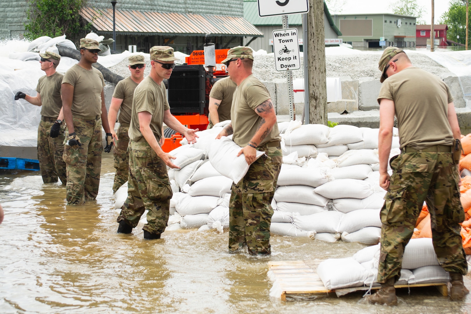 Soldiers of Battery B, 2nd Battalion, 123rd Field Artillery conduct sandbag operations in Grafton, Illinois.