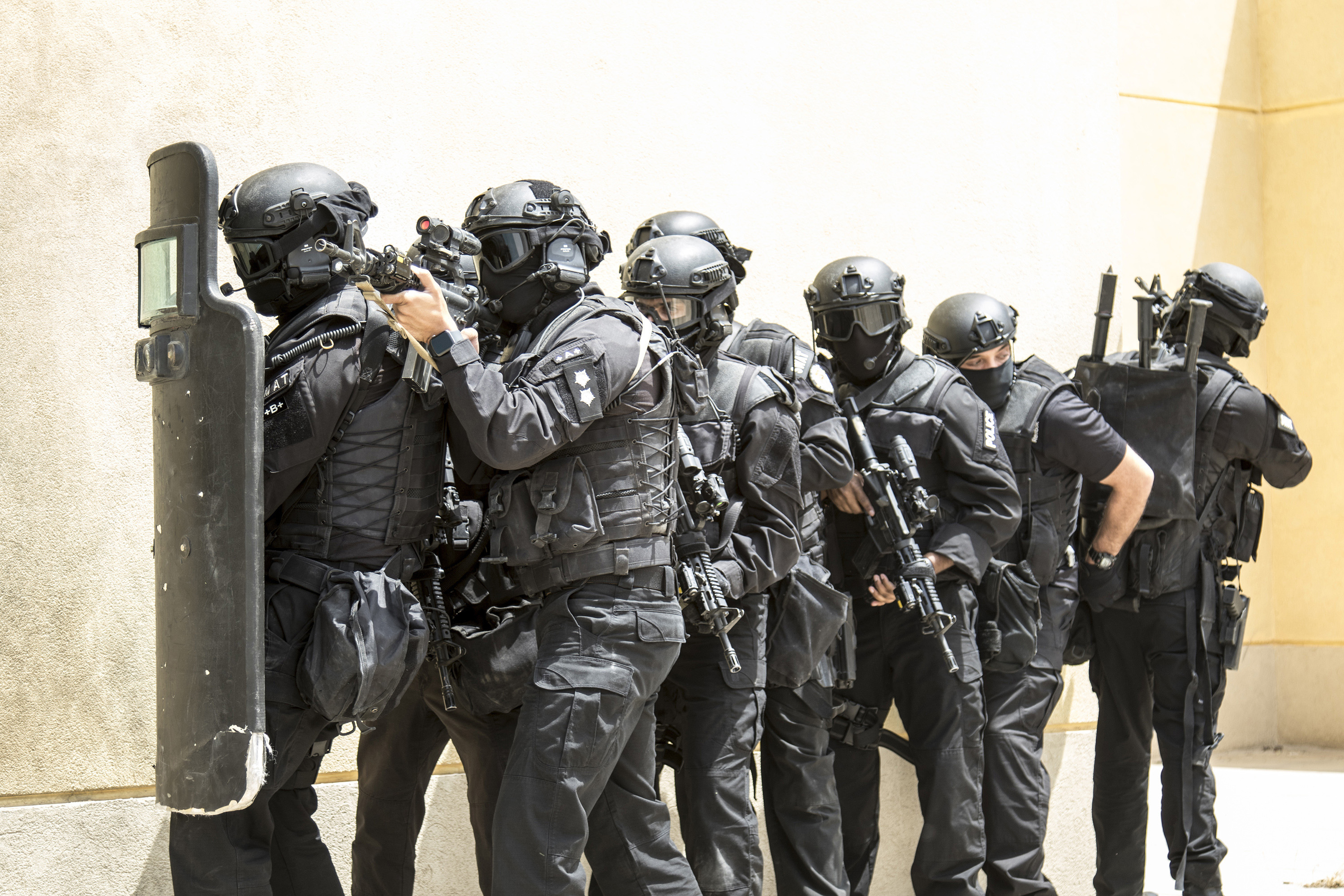 Swat kuwait. SWAT. SWAT Special Weapons and Tactics. SWAT Бангладеш. CIA SWAT.