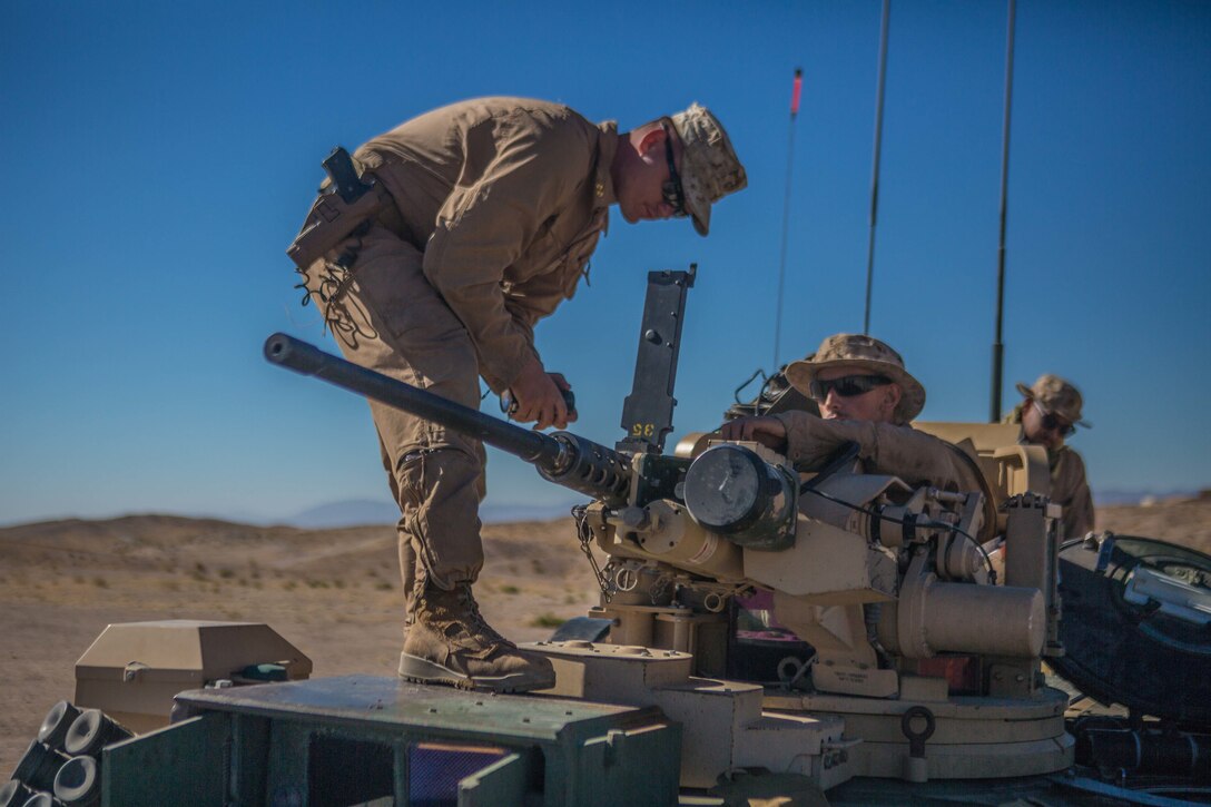 Reserve Marines call for fire at ITX 4-19