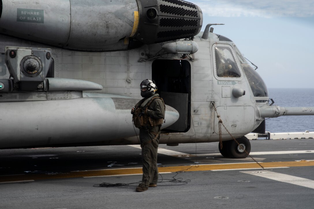 A CH-53E Super Stallion crew chief with Marine Medium Tiltrotor Squadron 265 (Reinforced) stands by aboard the amphibious assault ship USS Wasp (LHD 1) during flight operations while underway in the Philippine Sea, June 4, 2019. The 31st Marine Expeditionary Unit, the Marine Corps’ only continuously forward-deployed MEU, provides a flexible and lethal force ready to perform a wide range of military operations as the premier crisis response force in the Indo-Pacific region. (Official U.S. Marine Corps photo by Lance Cpl. Brennan Priest)