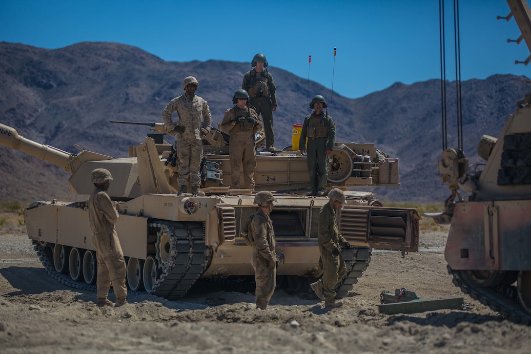 Reserve Marines conduct tank training at ITX 4-19