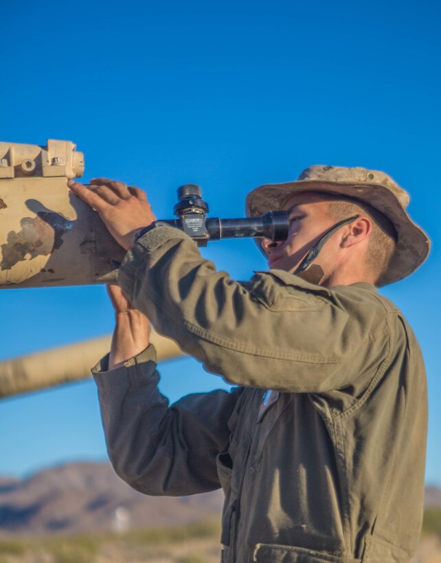 Reserve Marines conduct tank training at ITX 4-19