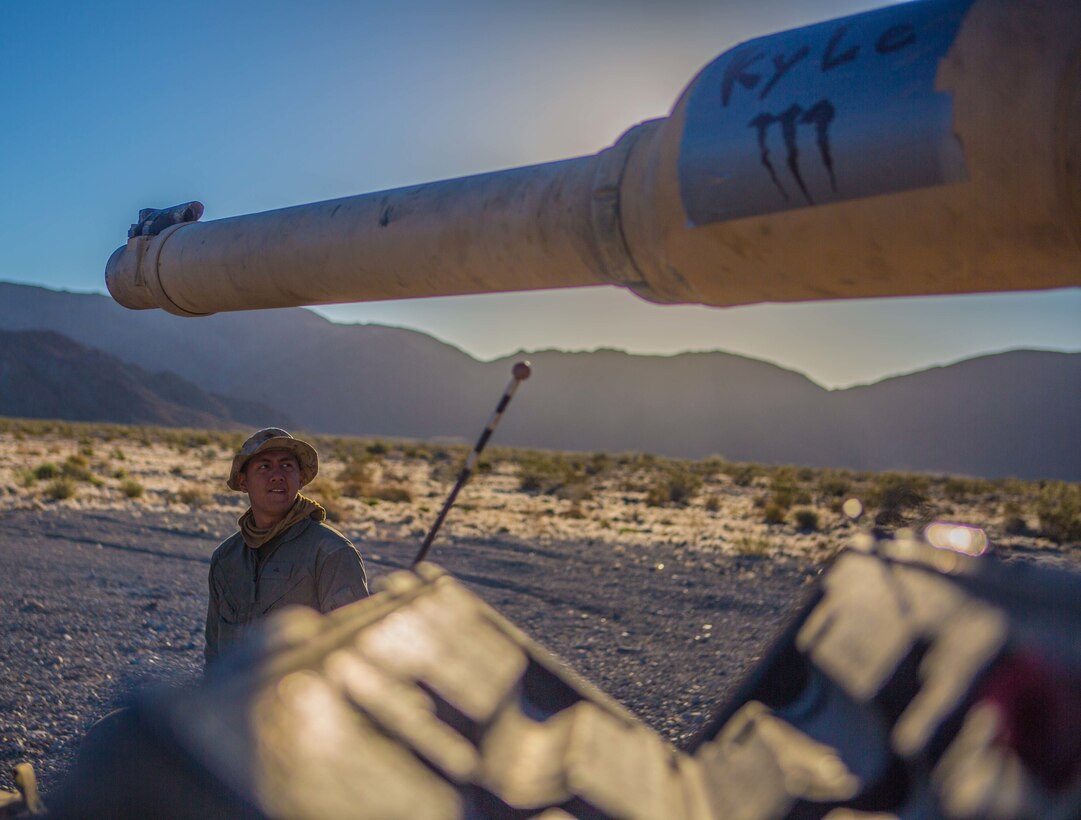 Reserve Marines conduct tank training at ITX 4-19