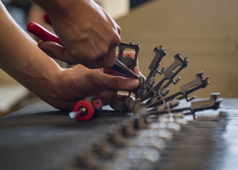 A U.S. Army Advanced Individual Training student assigned to the 222nd Aviation Regiment, 1st Aviation Battalion, 128th Aviation Brigade replaces a conveyer assembly cotter pin during an AH-64 Armament/Electrical/Avionic Systems Repairer course at Joint Base Langley-Eustis, Virginia, June 10, 2019.