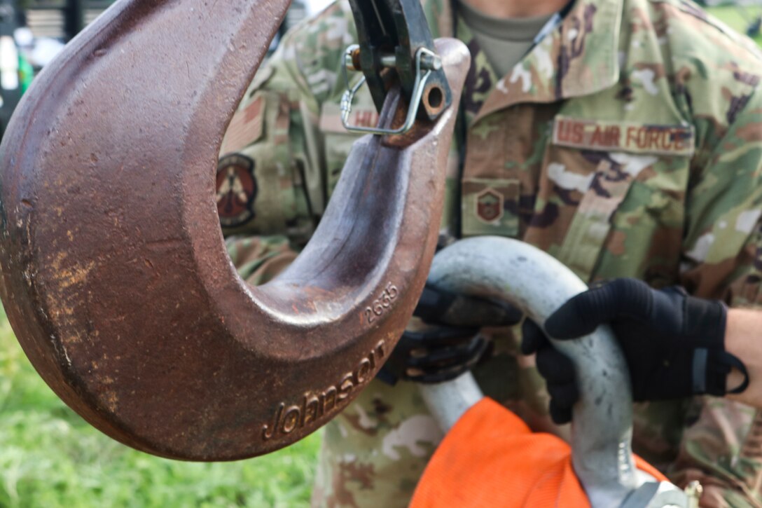 Airmen complete Crashed Damaged Disabled Aircraft Recovery training