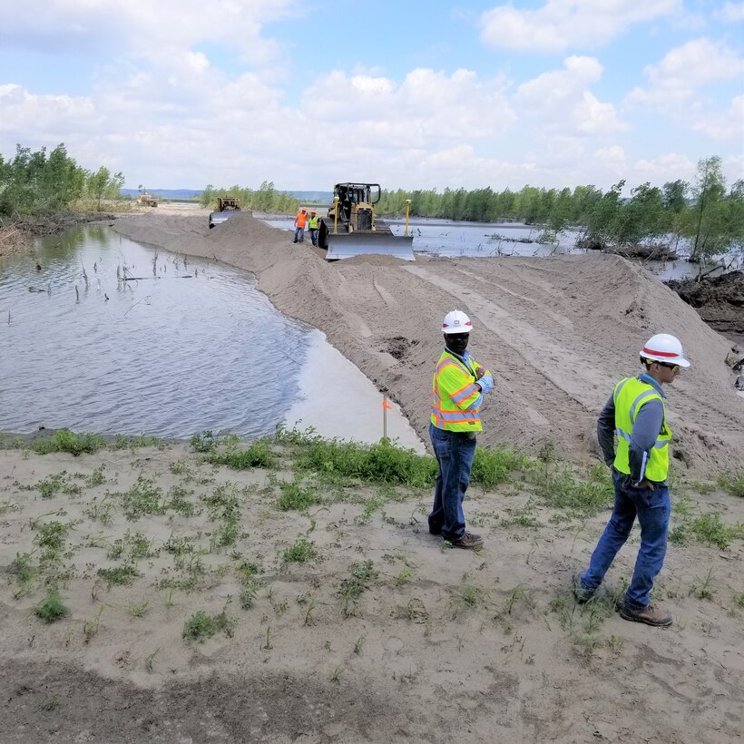 The U.S. Army Corps of Engineers, Omaha District completes the initial breach closure on levee L611-614 near Sioux City, Iowa June 12, 2019. The L611-614 Levee System lies directly east of the confluence of the Platte River (River Mile 595).