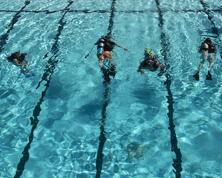 Scuba diving classes return to Luke > Luke Air Force Base > Article Display