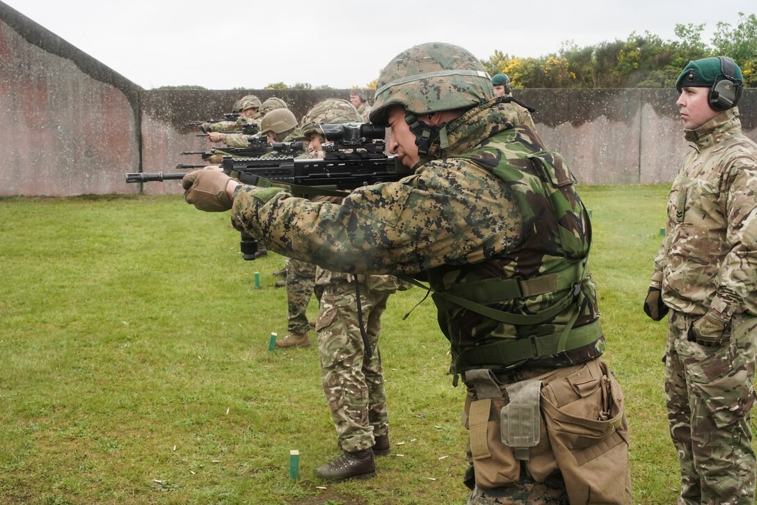 U.S. Marines, British Army Commandos practice close-quarters marksmanship during Red Dagger