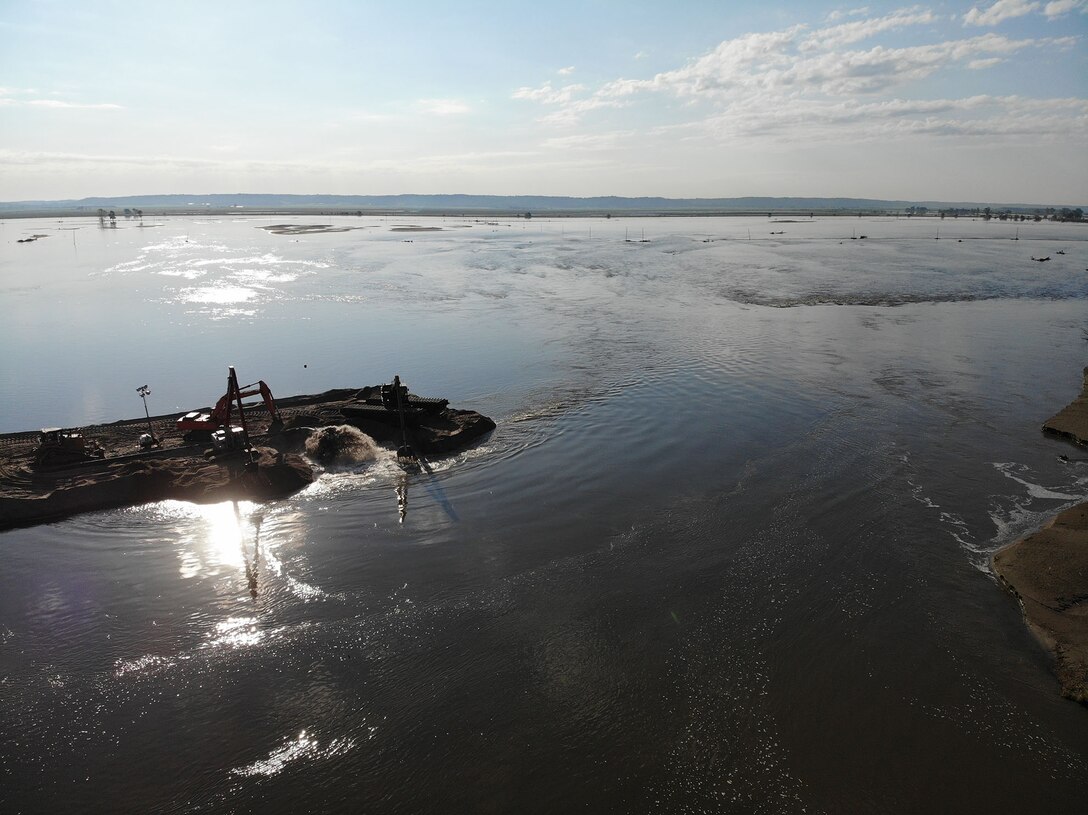 Aerial drone footage shows USACE, Omaha District work continuing on levee L575a June 13, 2019.