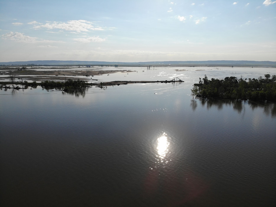 Aerial drone footage shows USACE, Omaha District work continuing on levee L575a June 13, 2019.