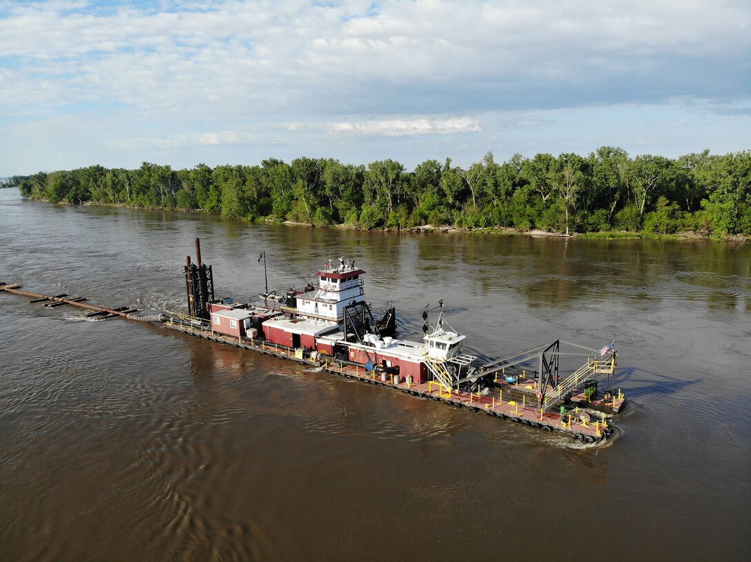 Aerial drone footage shows USACE, Omaha District work continuing on levee L575a June 13, 2019.