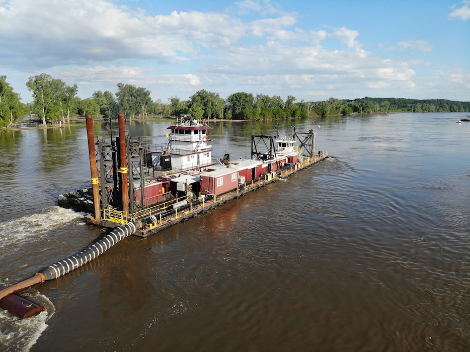 Aerial drone footage shows USACE, Omaha District work continuing on levee L575a June 13, 2019.