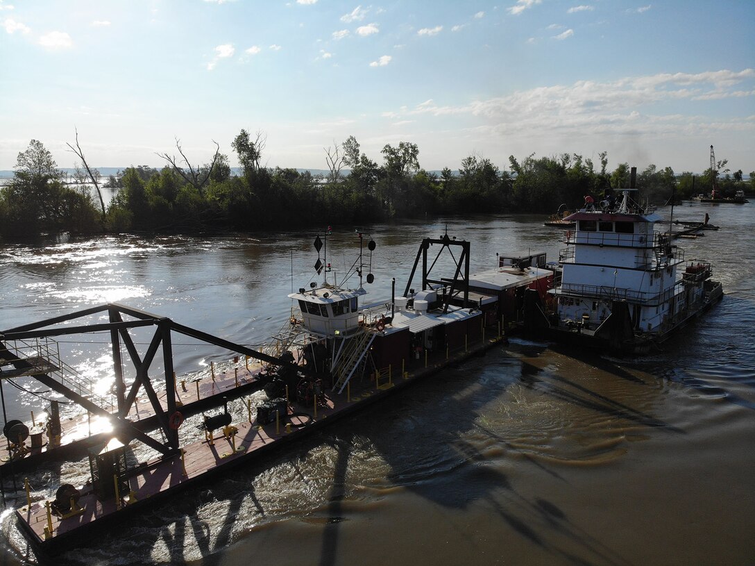 Aerial drone footage shows USACE, Omaha District work continuing on levee L575a June 13, 2019.