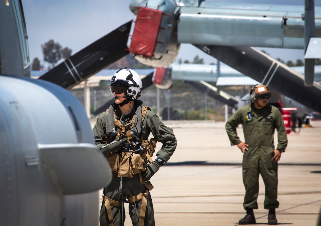 Marines with Marine Medium Tiltrotor Squadron (VMM) 764, 4th Marine Aircraft Wing, prepare an MV-22B Osprey on the flight line before taking off from Marine Corps Air Station Miramar, Calif., June 12. Once a year reserve components of the Marine Corps go on two-week annual training detachments to sharpen their skills in their military occupational specialties. (U.S. Marine Corps photo by Sgt. Becky Cleveland)