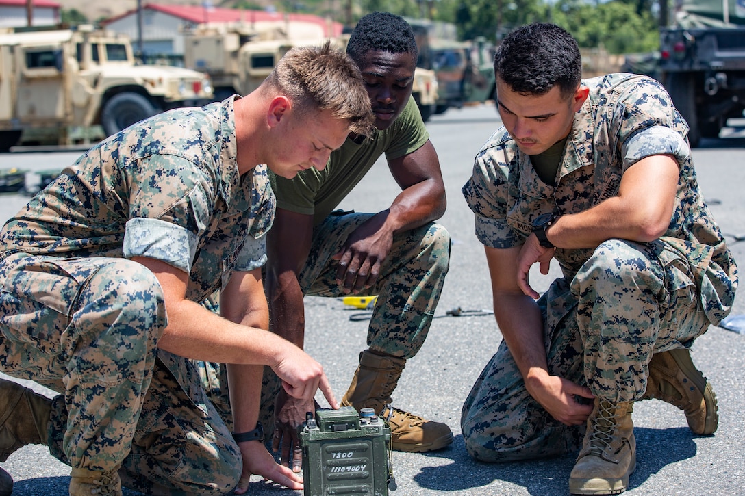 U.S. Marine Corps Cpl. Dillan Binegar (left), a radio operator with Headquarters Company, 1st Marine Regiment, 1st Marine Division, instructs Lance Cpls. Kamari Denson and Jose Montoya, transmission system operators with HQ Co., 1st Bn, 1st Marine Reg. on the use of an RF-7800H tactical radio system at Camp Horno, Marine Corps Base Camp Pendleton, California, June 11, 2019. Binegar, a Chillicoth, Ohio native, enlisted in the Marine Corps in 2015 as a radio operator, and after a long tour and a deployment with the 31st Marine Expeditionary Unit, currently serves at the regiment headquarters where he provides training to new Marines to perform their duties in the Fleet Marine Force. (U.S. Marine Corps photo by Cpl. Dylan Chagnon)