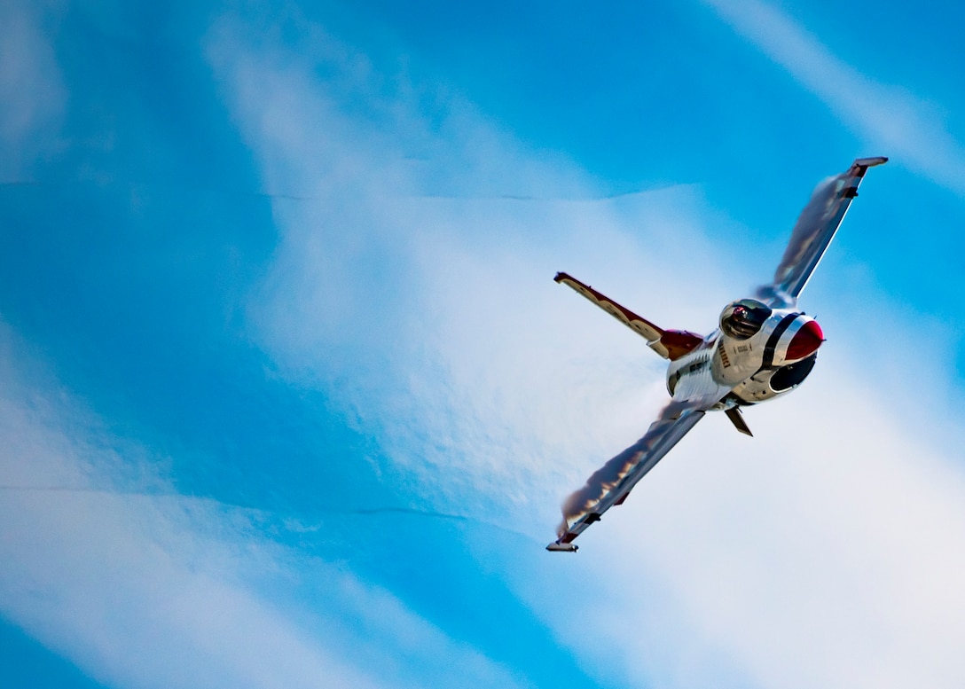 Thunderbirds perform at the Fort Wayne Air Show