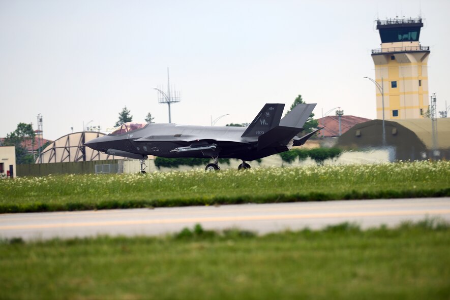 Barksdale B-52's take part in Astral Knight 19