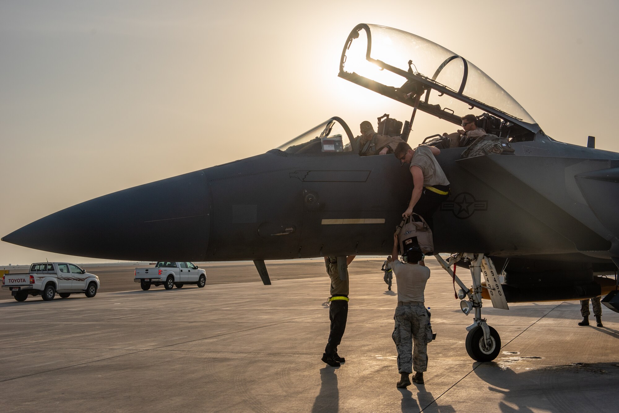 Maintainers newly assigned to the 380th Expeditionary Aircraft Maintenance Squadron, assist pilots arriving from the 336th Fighter Squadron, June 13, 2019, at Al Dhafra Air Base, United Arab Emirates. The aircrew and maintainers deployed from the 4th Fighter Wing at Seymour Johnson Air Force Base, North Carolina, to join Team ADAB’s diverse inventory of air power. (U.S. Air Force photo by Staff Sgt. Chris Thornbury)