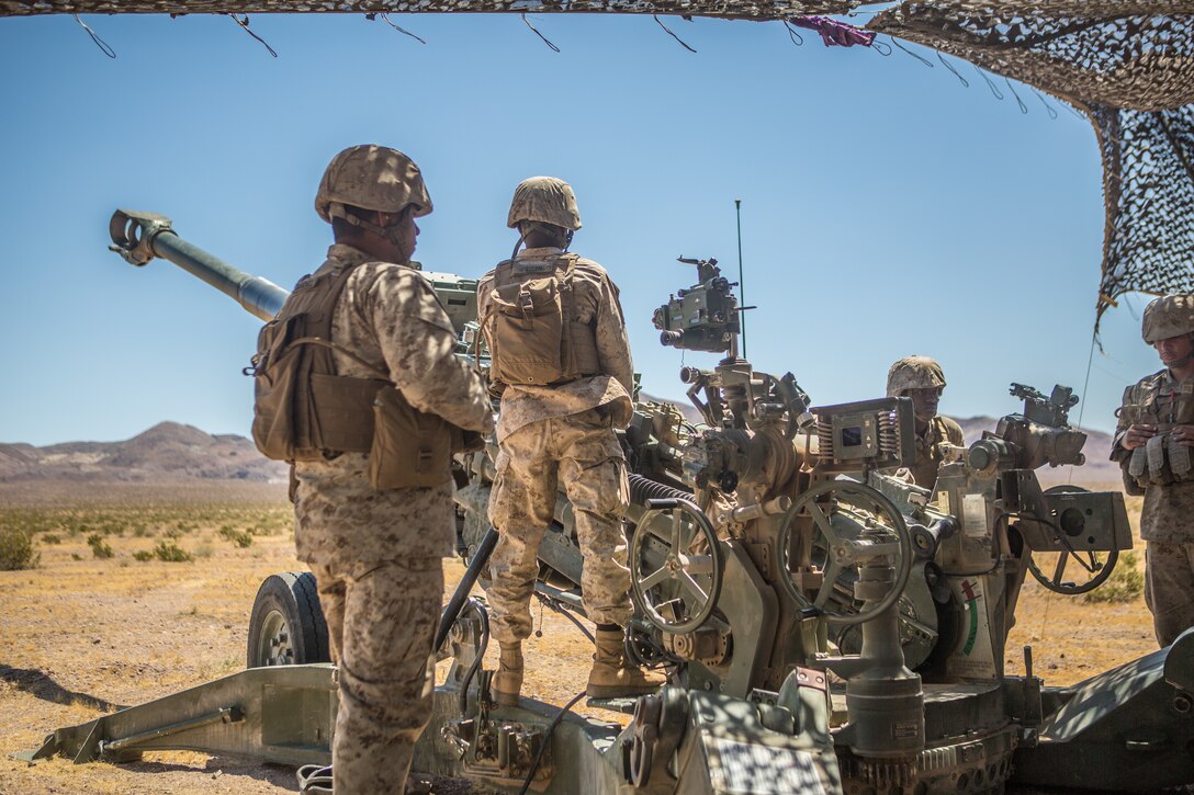 Reserve Marine artillerymen rain steel during ITX 4-19