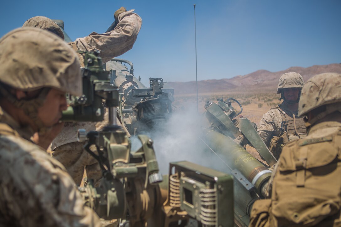 Reserve Marine artillerymen rain steel during ITX 4-19