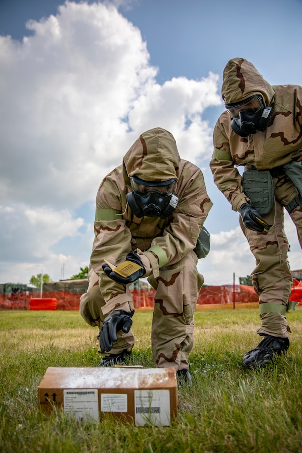 A U.S. Marine with Marine Aircraft Group 41, 4th Marine Aircraft Wing, uses a joint chemical agent detector to scan a contaminated box during a chemical, biological, radiological and nuclear individual survival skills course at Canadian Forces Base Cold Lake, Canada, June 14, 2019, in support of Sentinel Edge 19. CBRN training test Marines abilities to respond in the event of chemical, biological, radiological or nuclear contamination. Training exercises such as SE19 ensure Reserve Marines are proficient and capable of successful integration with active-duty Marines, making Marine Forces Reserve critical to the Marine Corps’ Total Force. (U.S. Marine Corps photo by Sgt. Andy O. Martinez)