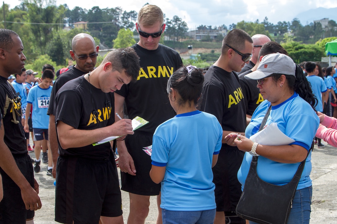 Army Reserve Soldiers connect with locals through 10k run