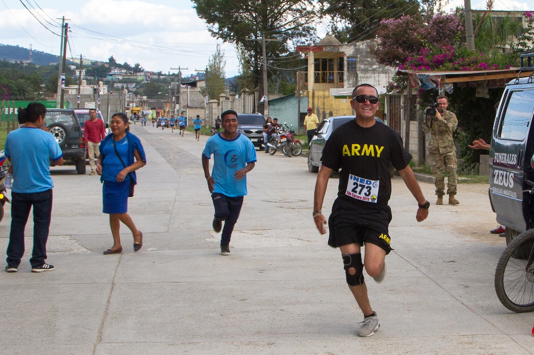 Army Reserve Soldiers connect with locals through 10k run
