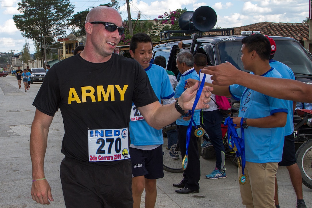 Army Reserve Soldiers connect with locals through 10k run