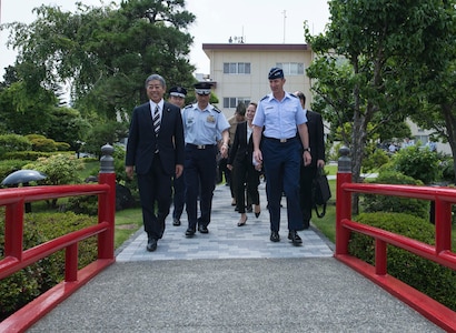 USFJ hosts Japanese Defense Minister Iwaya