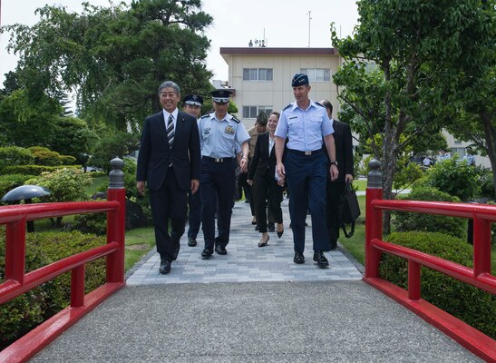 USFJ hosts Japanese Defense Minister Iwaya