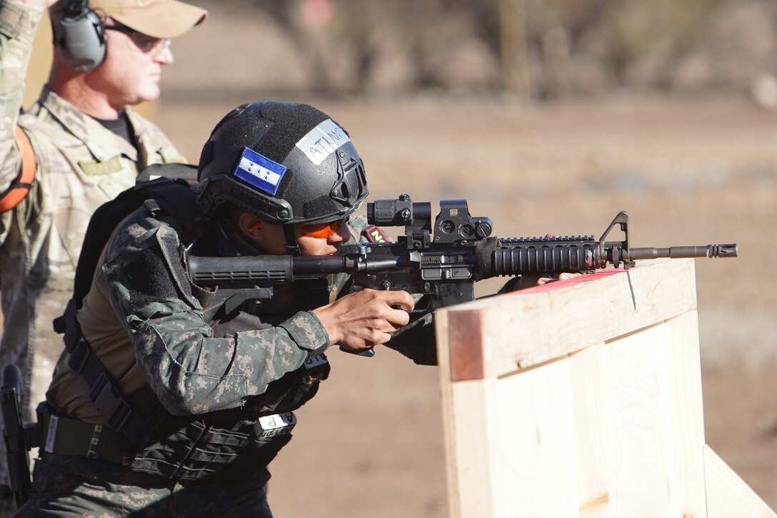 A Honduran competitor goes through critical task day one lane during Fuerzas Comando 2019, Santiago, Chile, June 18, 2019.