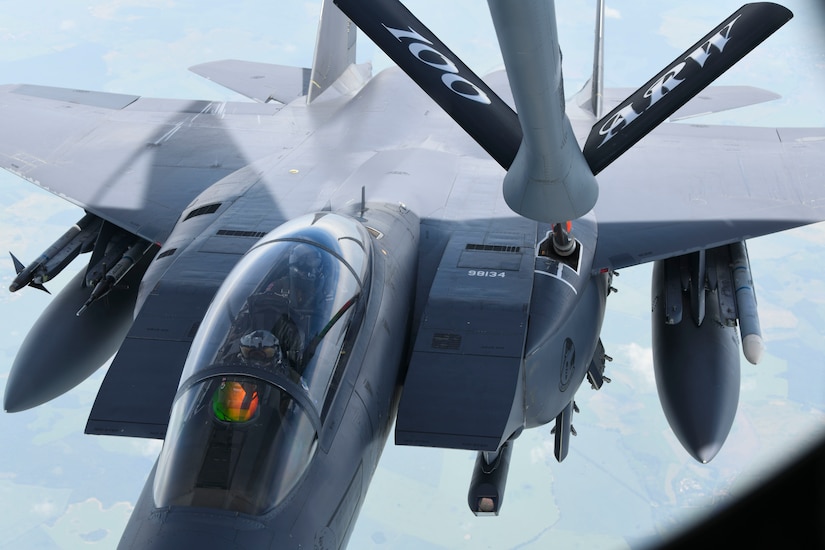 Air-to-air F-15 refueling.