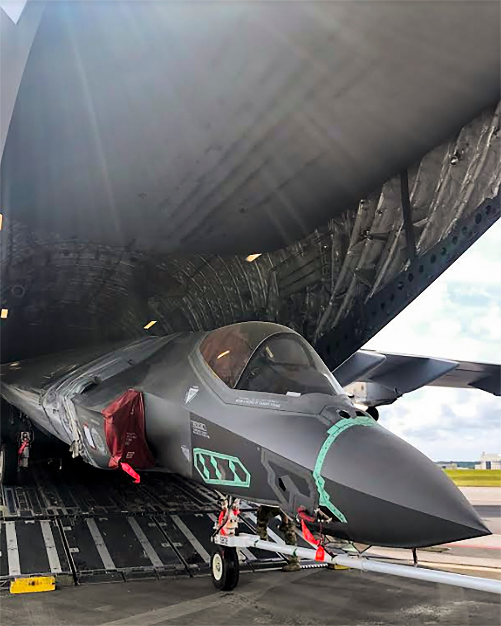 F-35 transported via C-17